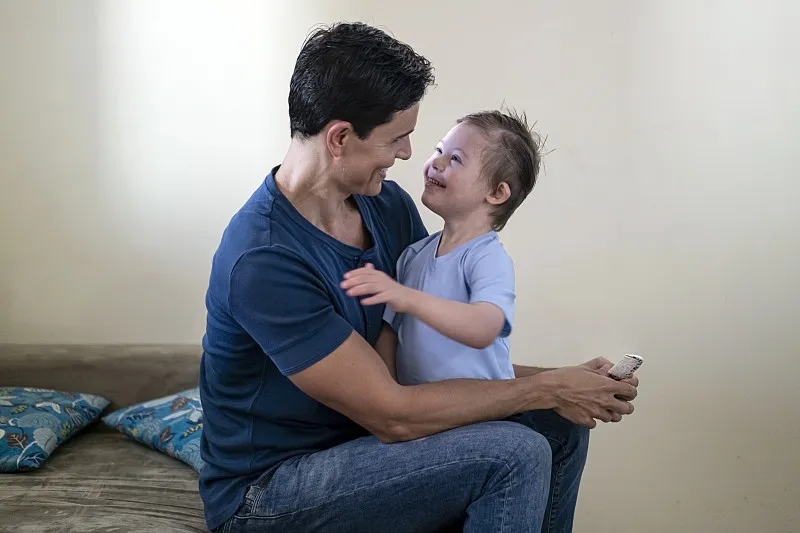 多種干細胞療法和神經(jīng)康復治療腦癱：病例報告