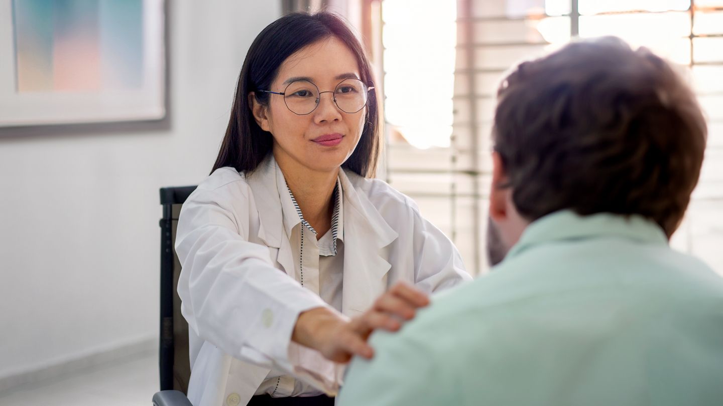 尋求專(zhuān)業(yè)人士的認知矯正治療可以幫助控制精神分裂癥的認知癥狀