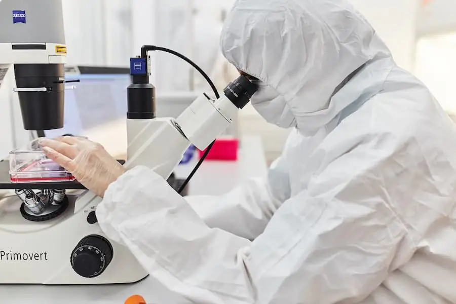 我們定期監測神經(jīng)干細胞的狀況，以確保其活力和有效性。