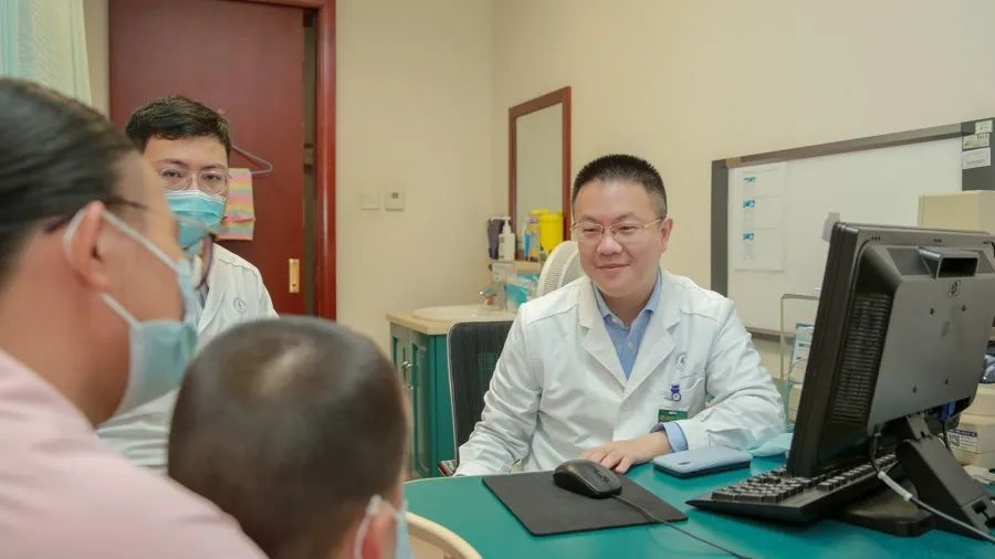 上海長(cháng)征醫院殷浩教授團隊