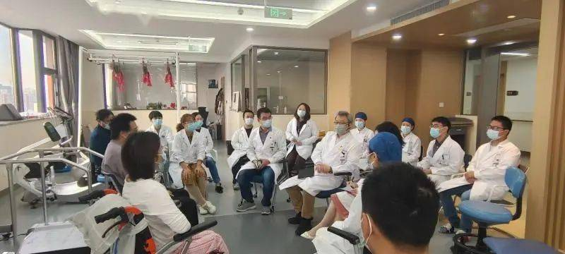 上海市同濟醫院程黎明教授主持“護心康髓”小組討論 ——與神經(jīng)干細胞移植治療脊髓損傷受試者面對面